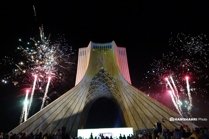 نورافشانی برج آزادی در شب عید غدیر